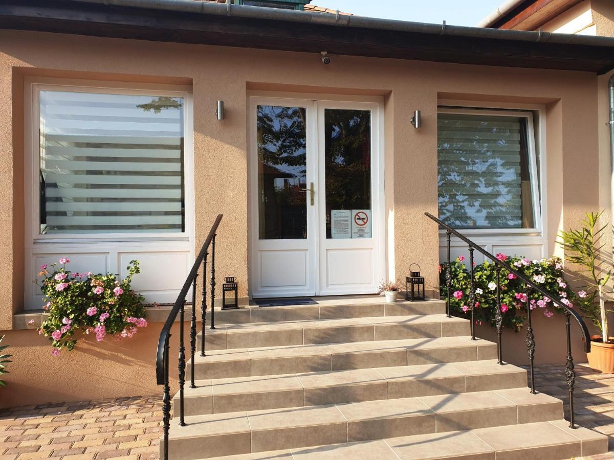 Mediterran Villa Kecskemet Exterior photo